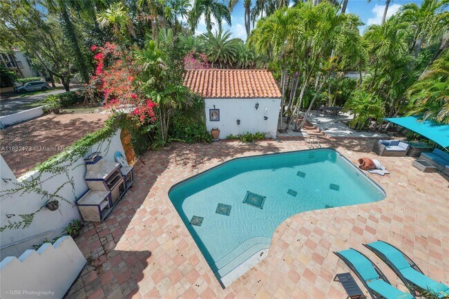 Building Photo - 1624 Granada Blvd