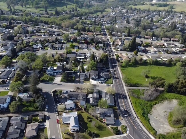 Building Photo - 4740-4760 3rd St, Rocklin, CA 95677