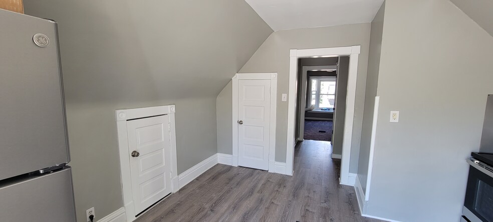 Building Photo - 1042 S Clarkson St