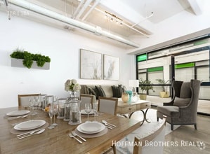 Building Photo - 432 S Broadway