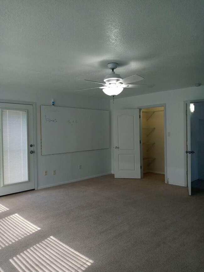 Building Photo - Easy Commute to Los Alamos or Santa Fe