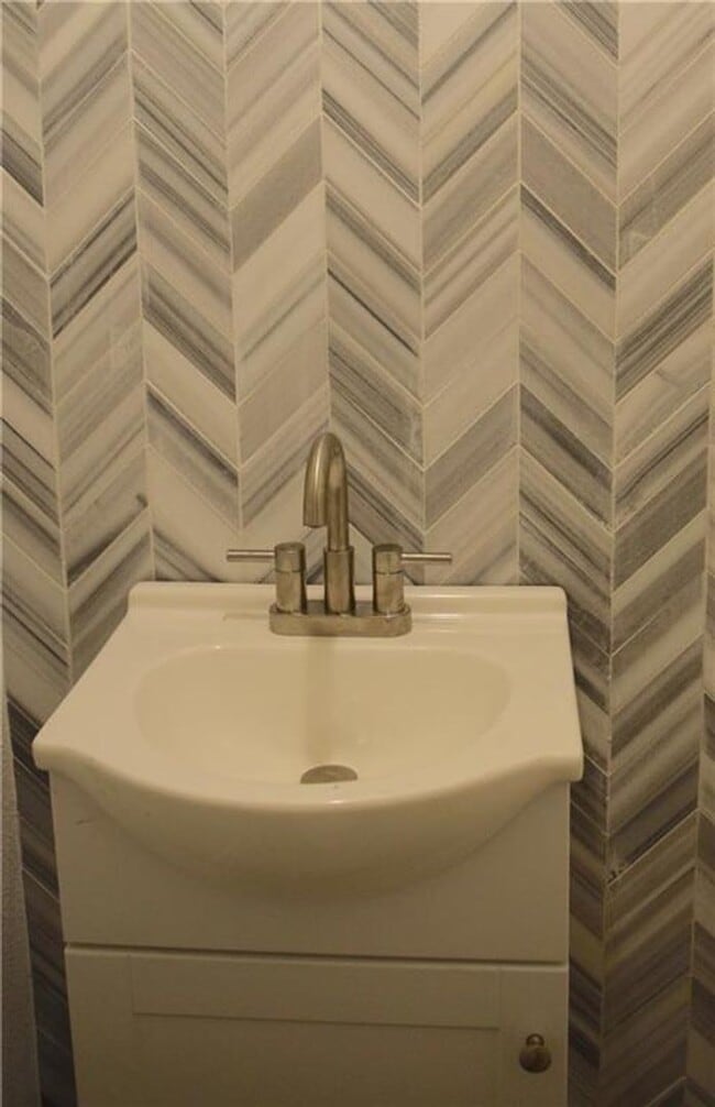 Building Photo - 1101 W 22nd St