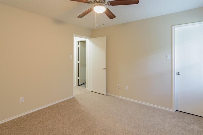Building Photo - 14 S Vesper Bend Cir