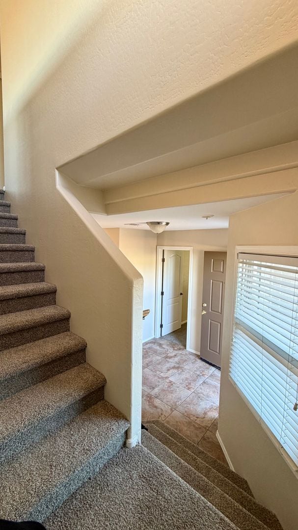 Building Photo - Spacious Surprise home with large backyard