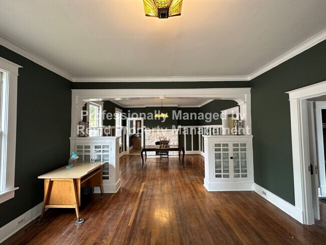 Building Photo - Updated 3 bedroom 3 bathroom home in Coope...