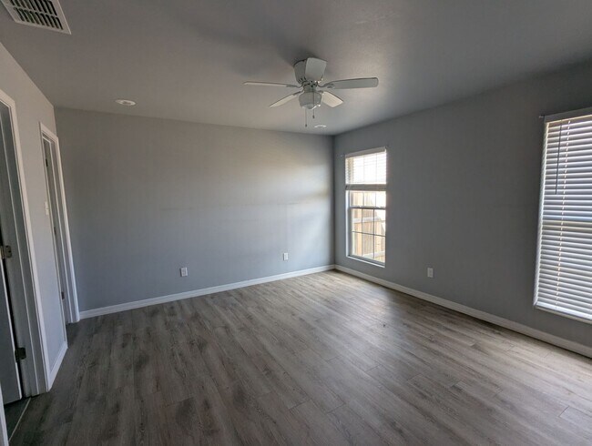 Building Photo - 1302 N Clinton Ave