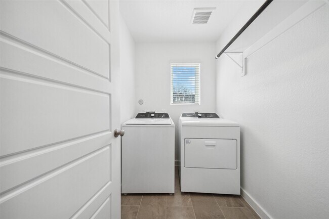 Building Photo - 1666 Shae Oak Ln