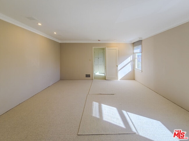 Building Photo - 8967 St Ives Dr
