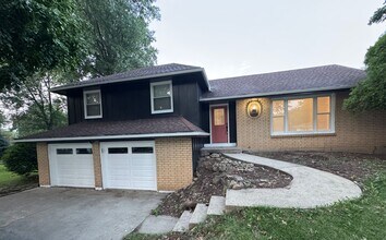 Building Photo - Stunning 4 Bed Newly remodeled!