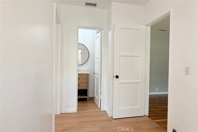 Building Photo - 1505 N Rosewood Ave