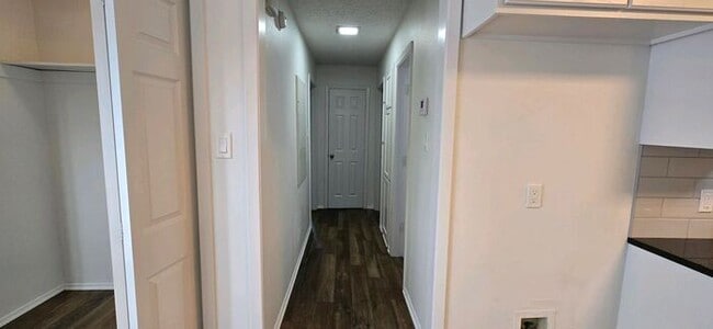 Building Photo - Beautiful 2-Bedroom Duplex in Longview! Co...