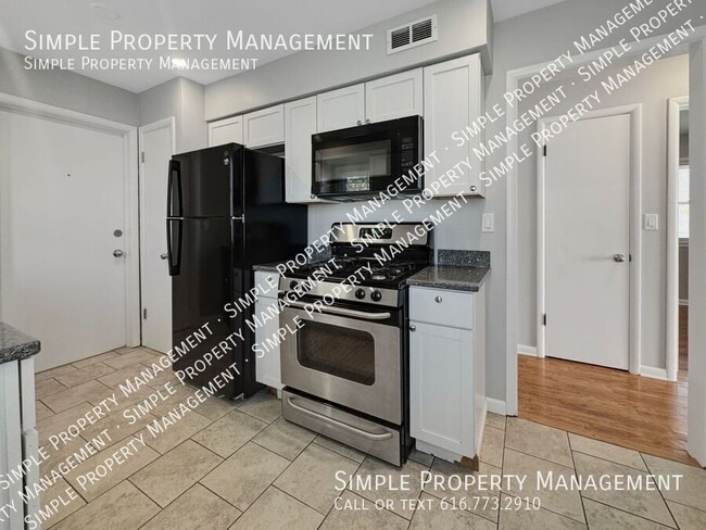 Building Photo - 535 Howard St SE