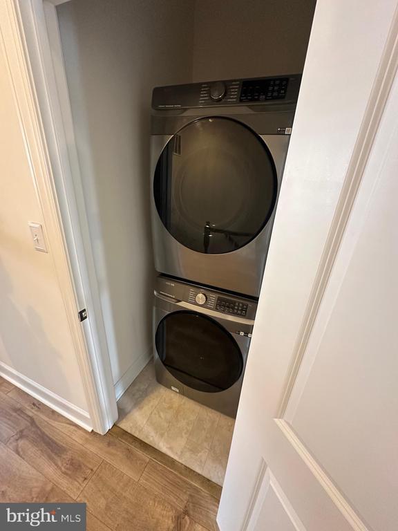 Building Photo - 127 Capital Ct