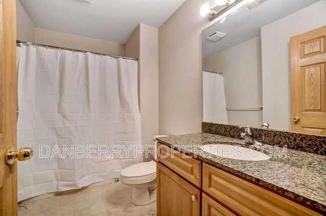 Building Photo - 1115 N Byrne Rd