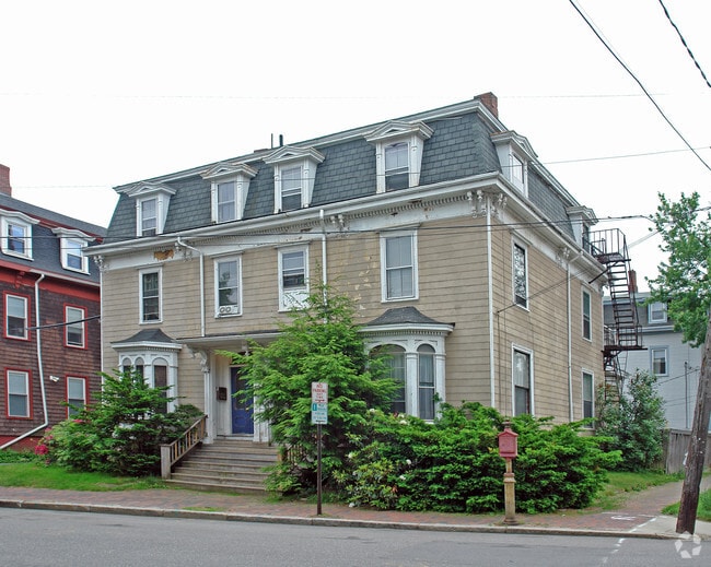 Primary Photo - 114 Pine St