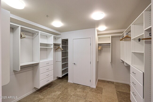 Building Photo - 7151 E Rancho Vista Dr