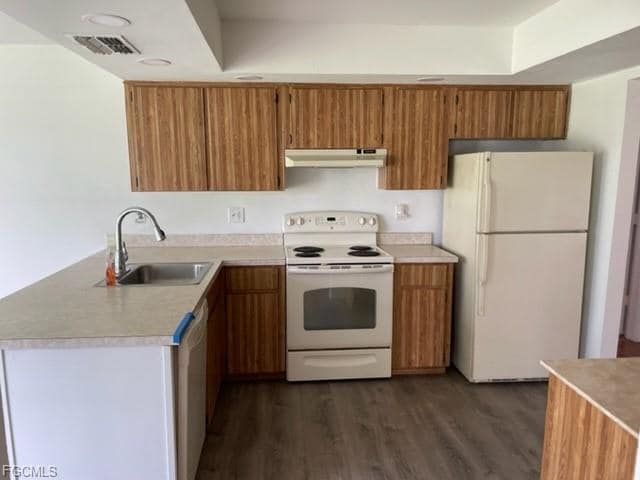 Building Photo - 5637 Coral Ave