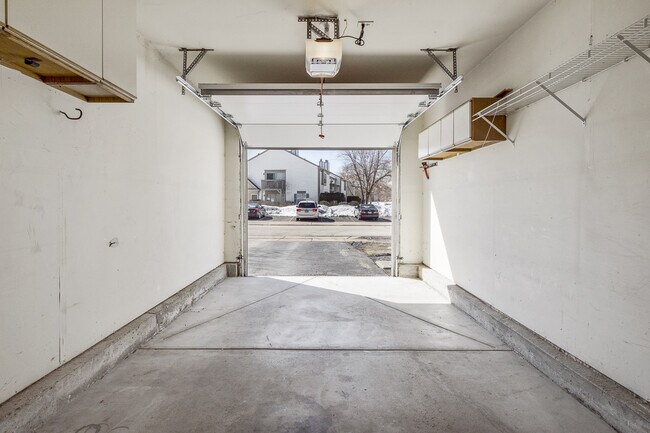 Building Photo - 450 Bridle Trail