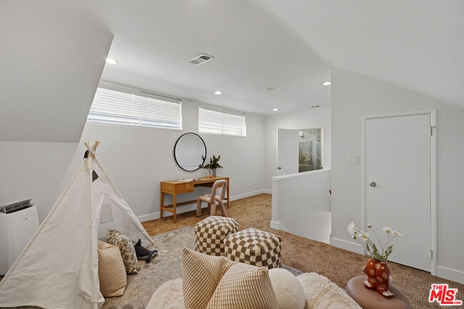 Building Photo - 8416 Skyline Dr