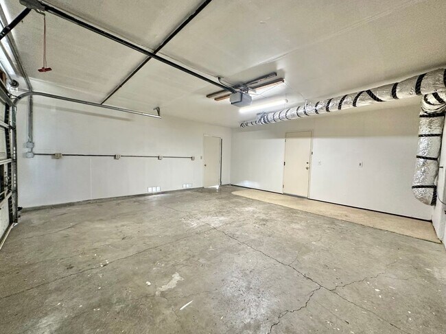 Building Photo - 768 Rose Dr