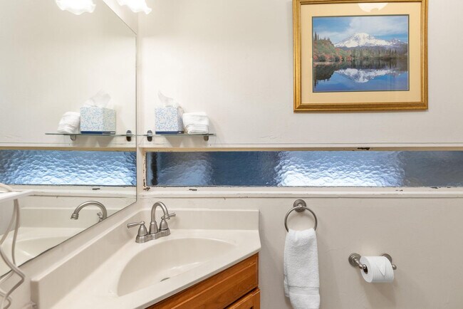 Building Photo - 747 W Pacific Ave