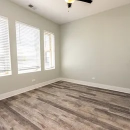 Building Photo - 1609 W Rascher Ave