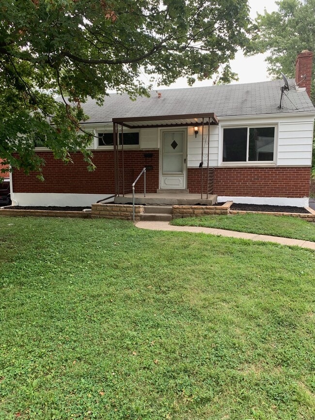 Building Photo - 2180 Townhill Rd