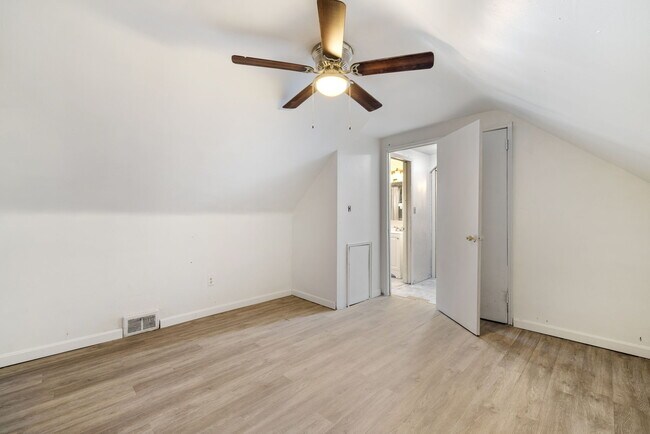 Bedroom 3 - 402 College Park Dr