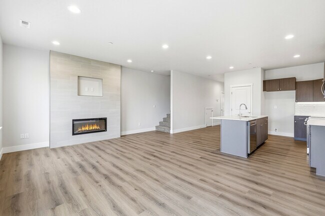 Building Photo - 4609 Rd 114