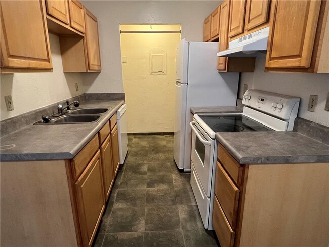 Building Photo - 2626 SW 31st Pl