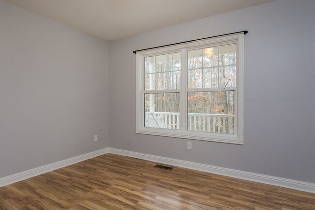 Building Photo - Central AVL - Beautiful 3/2 Cape Cod