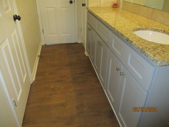 Building Photo - 1007 Michigan St