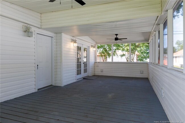 Building Photo - 708 N Cedar St