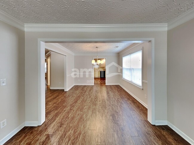 Building Photo - 327 Meadows Ln