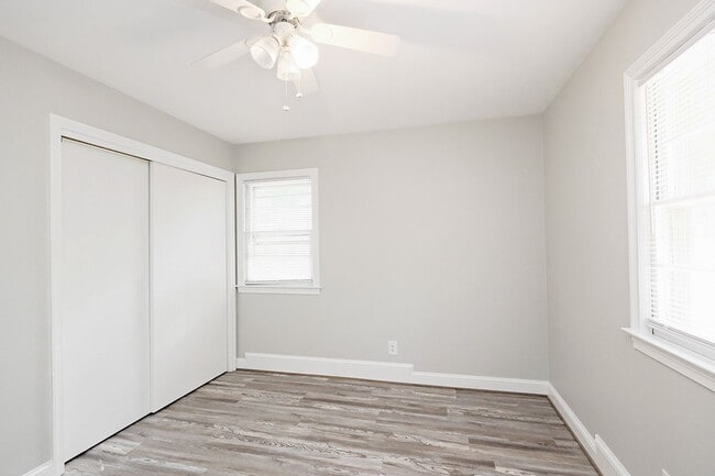 Building Photo - Move-in Ready, Renovated Duplex Just Off Rio Rd & Near Pen Park