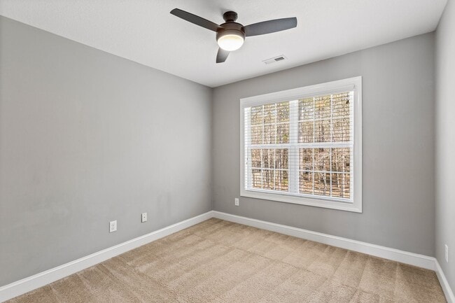 Building Photo - 907 Stagecoach Dr