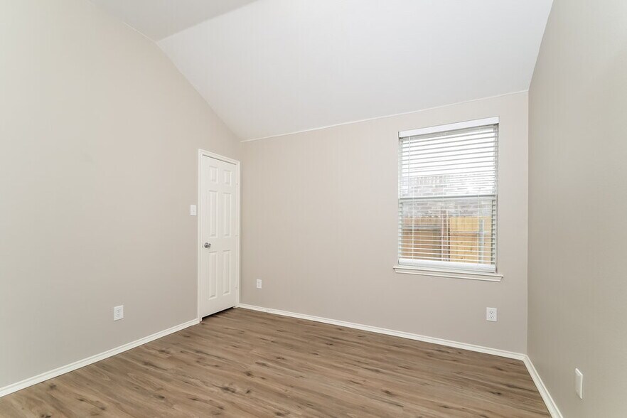 Building Photo - 1708 Morning Dove Dr
