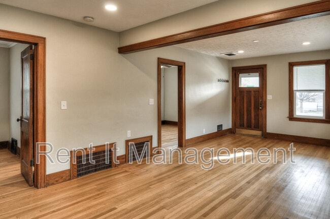 Building Photo - 1220 S 55th St