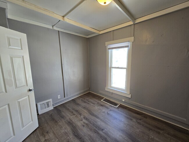 Building Photo - 415 Adams St