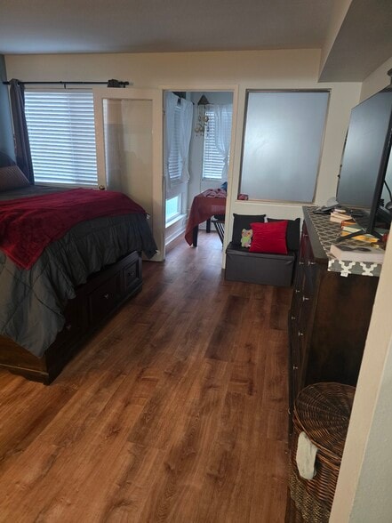 Bedroom 1 - 1000 Evergreen Ter