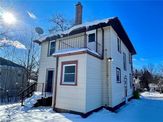 Building Photo - 250 Center Rd