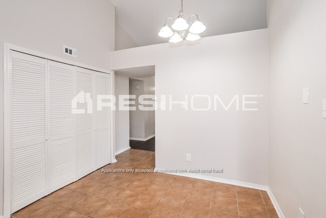 Building Photo - 4525 Larner St