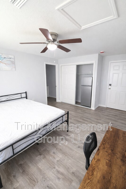 Building Photo - 1509 E Winding Way