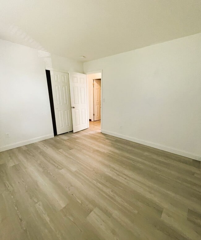 Building Photo - $2775 - Beautiful 3-Bedroom Home in Fronte...
