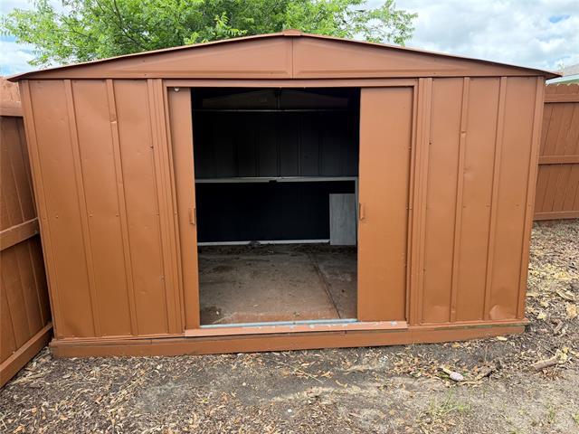 Building Photo - 817 Live Oak Dr