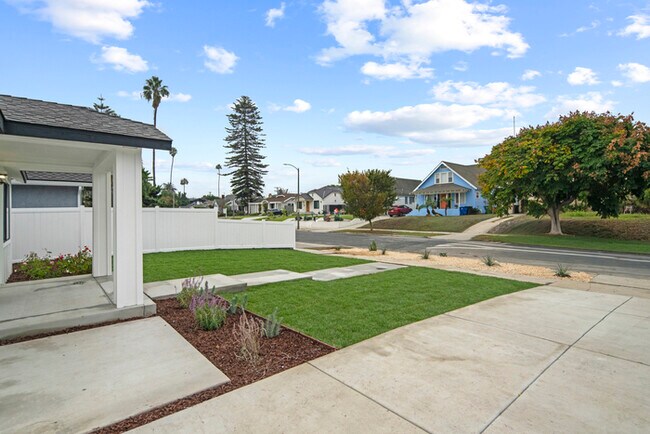 Building Photo - Charming Remodeled Craftsman w/ Modern Finishes in LA