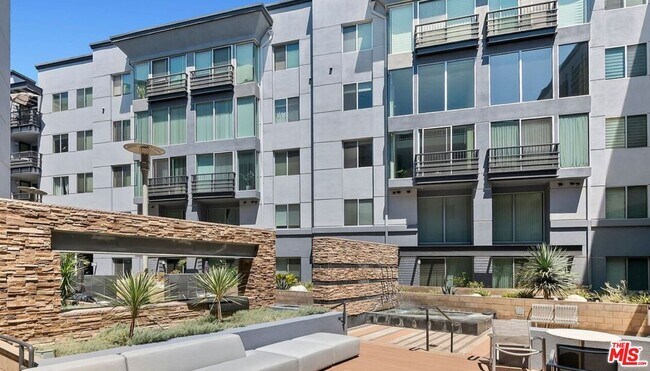 Building Photo - 629 Traction Ave