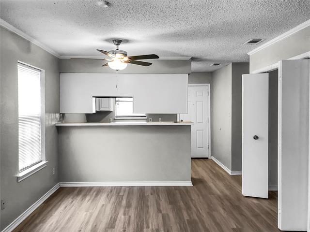 Building Photo - 1114 Valley View Dr
