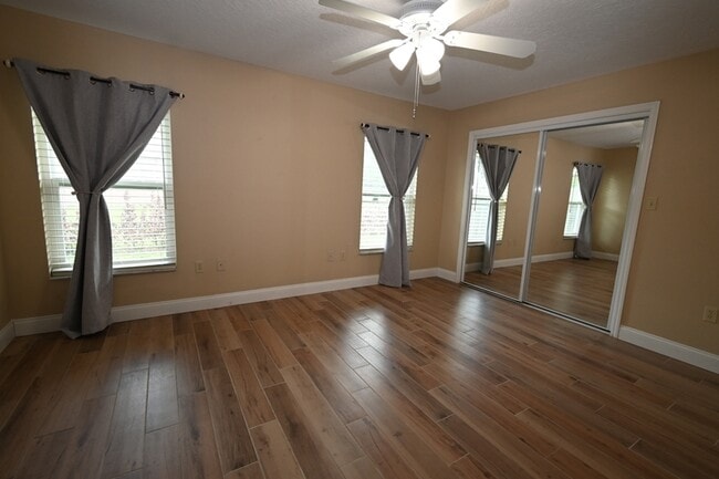 Building Photo - 985 Quail Run