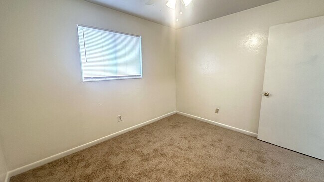 Building Photo - 303 S Lipona Rd